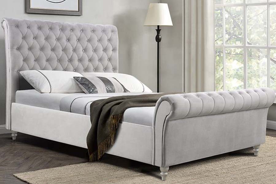 1563 Classical Sliver Sleigh Bed Čalúnená posteľ